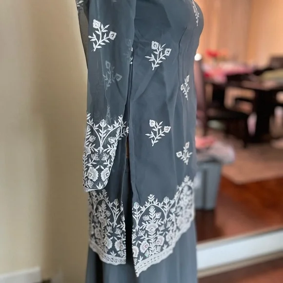Elegant Gray Embroidered 3pics set Indian stylish Kameez - Picture 8 of 9